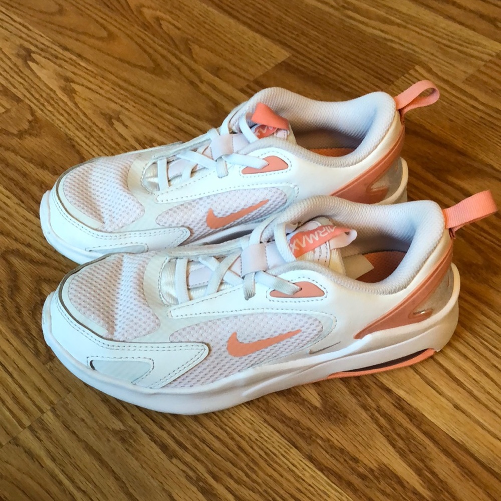NIKE AIR MAX